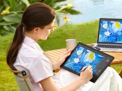 Ekran rysunkowy XPPen Artist Ultra 14 można podłączyć do laptopów za pomocą pojedynczego złącza USB-C.