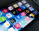 Zbliżenie ekranu smartfona z wieloma ikonami aplikacji