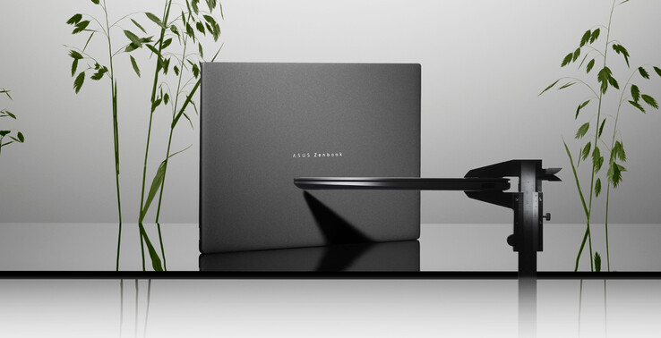 Nowy Zenbook S16 jest stosunkowo lekki jak na 16-calowy laptop i waży zaledwie 1,5 kg. (Źródło zdjęcia: Asus)