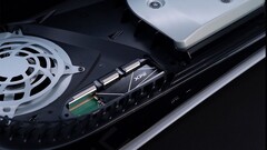 Duży zakład Sony na dyski SSD PCIe4 do rozbudowy opłaca się na tle karty rozszerzeń XBox Series X (Źródło obrazu: IGN)