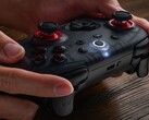 8BitDo Ultimate 2C Bluetooth jest teraz dostępny w kolorze Translucent Black. (Źródło zdjęcia: 8BitDo)