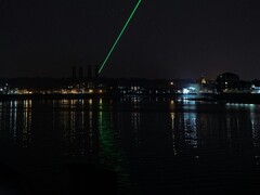 Linia horyzontu z wiązką światła