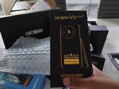 Alcatel V3 Ultra będzie wyposażony w rysik, podobnie jak Samsung Galaxy S25 Ultra. (Źródło zdjęcia: Madhav Sheth)
