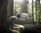 DJI Mini 4 Pro w locie. (Źródło zdjęcia: Roland Quandt &amp; WinFuture)