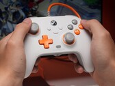 GameSir T7 to przewodowy kontroler z joystickami i spustami z efektem halla. (Źródło obrazu: GameSir)