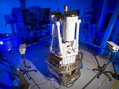 Obserwatorium kosmiczne IXPE w ośrodku testowym (źródło zdjęcia: Ball Aerospace; przycięte)