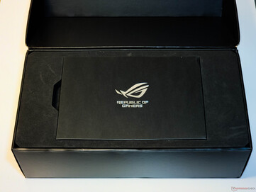 Asus ROG Astral GeForce RTX 5080 OC: Opakowanie