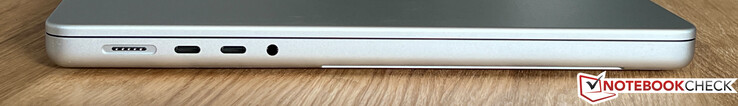 Lewa strona: MagSafe, 2x USB-C 4.0 z Thunderbolt 3 (40 Gb/s, tryb DisplayPort-Alt, Power Delivery), audio 3,5 mm
