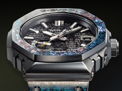 Model Casio MRG-B2100HR-1AJR (na zdjęciu) charakteryzuje się unikalnym wykończeniem zastosowanym na całej powierzchni zegarka.