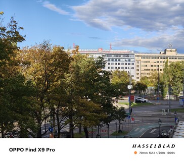 Zdjęcie 70 mm z Oppo Find X9 Pro z domyślnym 12 MP.