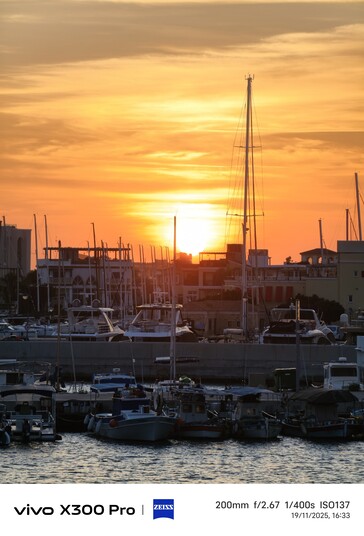 Vivo X300 Pro z telekonwerterem Oświetlenie surowe.