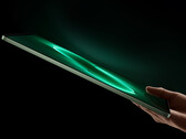 Pad 9 Pro ma grubość zaledwie 5,8 mm. Na zdjęciu: zdjęcie promocyjne przedstawiające smukłą konstrukcję urządzenia.
