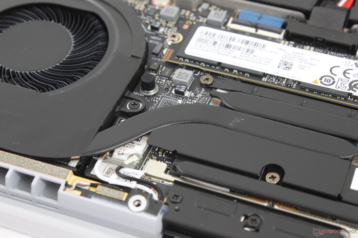 Niewymienny moduł WLAN pod miedzianą rurką cieplną