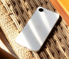 Nie jest pewne, czy iPhone 16e doczeka się kontynuacji w przyszłym roku. (Źródło zdjęcia: Thai Nguyen)