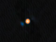 Zdjęcie Beltegeuse i towarzyszącej jej gwiazdy Siwarha (źródło zdjęcia: NASA, JPL i NOIRLab; wykadrowane)