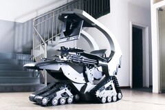 Cluvens pakuje dekoracyjne karabiny kolejowe na stację do gier. (Zdjęcie: Cluvens)