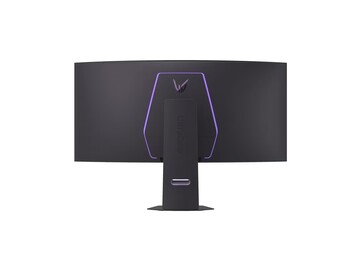 Posiada RGB bezpośrednio z tyłu
