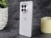 W najnowszej aktualizacji modele OnePlus 13R (na zdjęciu) i OnePlus 12 zyskują obsługę podwójnego strumieniowania dźwięku przez Bluetooth