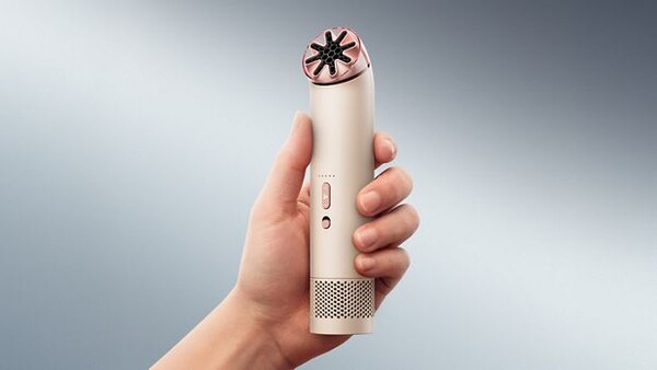 Dyson HushJet Mini Cool ma żywotność baterii do 6 godzin.