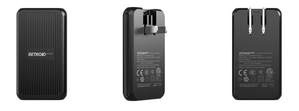 Ładowarka kieszonkowa Retroid posiada dwa porty USB oraz składaną wtyczkę.