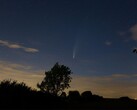Obraz przedstawiający kometę Neowise. (Źródło zdjęcia: TheOtherKev - Pixabay)