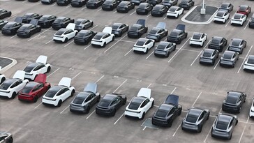 W Giga Texas dostępnych jest wiele białych wykończeń wnętrza nowego Modelu Y