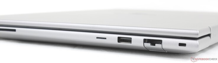 Po prawej stronie: Czytnik kart SD, gniazdo Nano SIM (opcjonalnie), USB-A (5 Gb/s), RJ-45 (1 Gb/s), gniazdo Nano Security Lock