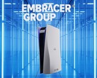 Logo Embracer Group nad konsolą PlayStation