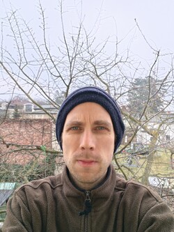 Selfie z aparatem 50 MP z wykorzystaniem binningu pikseli