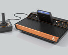 Atari 2600+ jest zmodernizowaną wersją pierwszej konsoli Atari i obsługuje oryginalne karty z grami. (Zdjęcie za Atari)