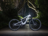 Nukeproof Megawatt Carbon to agresywny elektryczny rower enduro wyposażony w nową platformę eMTB firmy SRAM. (Źródło zdjęcia: Nukeproof)