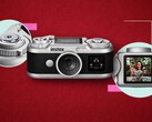 Aparat cyfrowy Fujifilm Instax Pal 2 jest wyposażony w fizyczne elementy sterujące i charakteryzuje się stylistyką retro.
