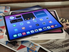 IPad Air Apple z Apple M3 oferuje dużą moc i wysokiej jakości obudowę. (Źródło obrazu: Notebookcheck)