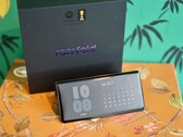 Motorola Razr Fold to udany debiut, jednak firma Motorola w wielu obszarach stawia na bezpieczną strategię.
