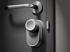 Srebrny SwitchBot Lock Ultra (na zdjęciu) jest już dostępny w przedsprzedaży. (Źródło zdjęcia: SwitchBot)