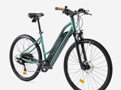 Decathlon Riverside 520 E jest teraz dostępny z nową niską ramą. (Źródło zdjęcia: Decathlon)