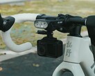 Przedstawiamy nowe światło rowerowe, pokazane tutaj bez podłączonego komputera rowerowego.