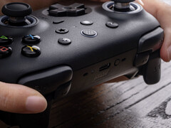 następny kontroler 8BitDo będzie odzwierciedleniem Ultimate 2, na zdjęciu, w czarnej kolorystyce. (Źródło zdjęcia: 8BitDo)