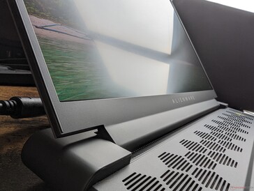 Brak opcji szkła od krawędzi do krawędzi, OLED, 4K, mini-LED lub ekranu dotykowego
