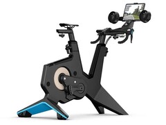 Urządzenie Garmin Tacx NEO Bike Plus symuluje nawierzchnie zewnętrzne, takie jak ścieżki żwirowe czy bruk. (Źródło obrazu: Garmin)