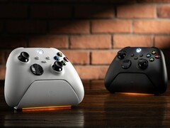 Stacja ładująca 8BitDo Ultimate Charging Dock do kontrolerów Xbox w kolorze białym i czarnym.