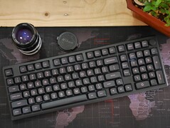 Bezprzewodowa klawiatura mechaniczna Epomaker Galaxy100.