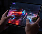 13-calowy tablet do gier Legion Y900 będzie wyposażony w procesor Snapdragon 8 Elite Gen 5. Na zdjęciu: zdjęcie promocyjne przedstawiające tablet z uruchomioną grą wyścigową. 