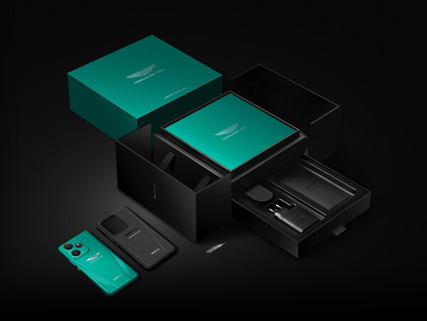 Realme GT 7 Dream Edition jest dostarczany w specjalnym pudełku detalicznym. (Źródło zdjęcia: Realme)