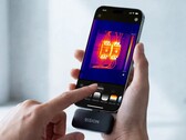 Najnowsza kamera termowizyjna firmy Rision wykorzystuje aparat smartfona w celu poprawy jakości obrazu.