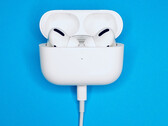 Niestandardowe AirPods Pro będzie można zamówić zanim Apple usunie Lightning na rzecz USB Type-C. (Źródło obrazu: John Smit)