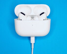 Niestandardowe AirPods Pro będzie można zamówić zanim Apple usunie Lightning na rzecz USB Type-C. (Źródło obrazu: John Smit)