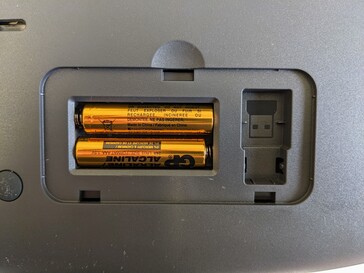 Logitech twierdzi, że każdy zestaw baterii powinien wytrzymać do trzech lat.