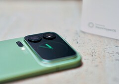 Xiaomi 17 Pro Max ma dość duży wyświetlacz z tyłu. Co można z nim zrobić? (Źródło obrazu: Notebookcheck)