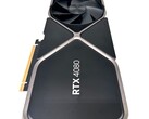 GeForce RTX 4080 posiada 9 728 rdzeni CUDA, szynę o szerokości 256 bitów oraz 16 GB pamięci VRAM. (Źródło: Notebookcheck)